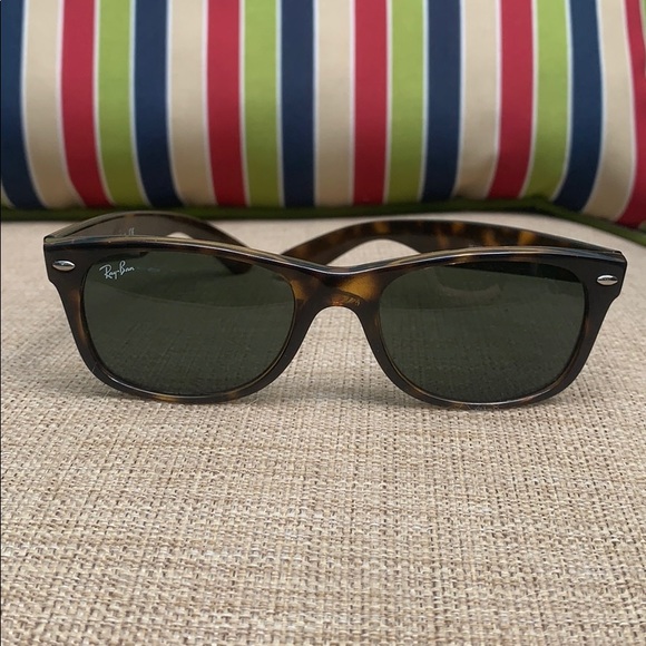 Ray-Ban Tortoise Shell Sunglasses LIKE NEW - Picture 4 of 8